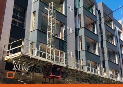 ANDAMIO ELECTRICO SOBRE MÁSTIL