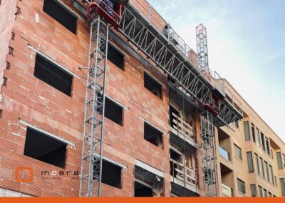 ANDAMIO ELÉCTRICO SOBRE MÁSTIL